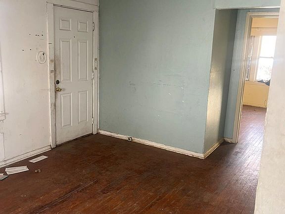 5th image of 219 Dashiell St