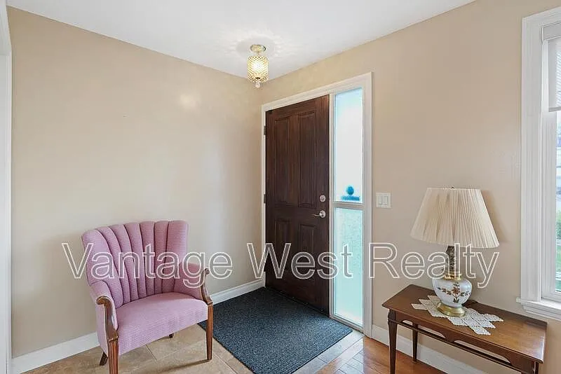 3 bed, 2.0 bath, 2130 sqft, $3,395 — Photo 3