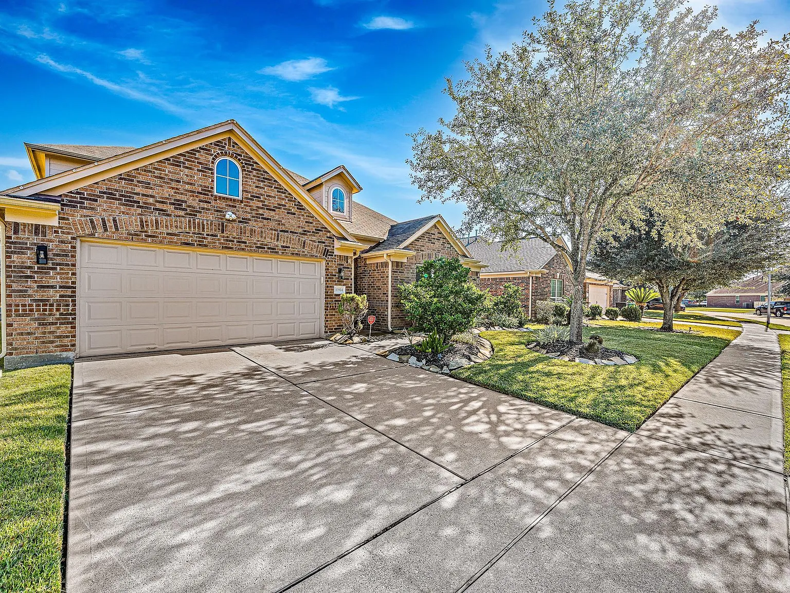 4 bed, 2.5 bath, 2813 sqft, $2,500 — Photo 2