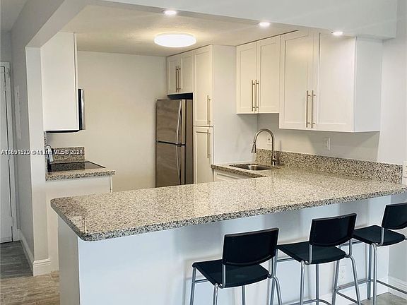 3rd image of 5201 Geneva Way APT 304