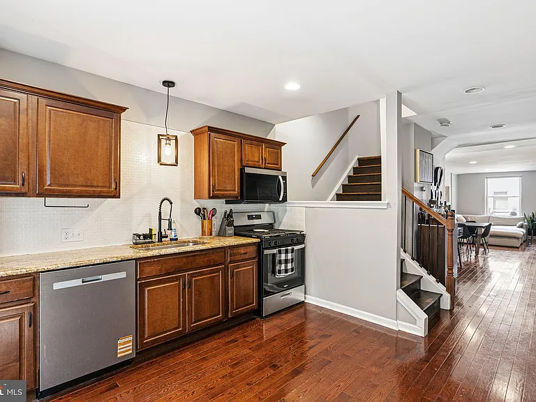 208 W Wildey St — Photo 10