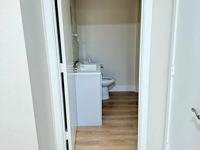 2311 E Hartford Ave #10 — Photo 9