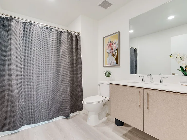 V on Victory Apartments — Photo 5