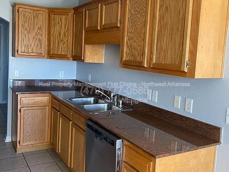 320 Beasley Dr — Photo 17