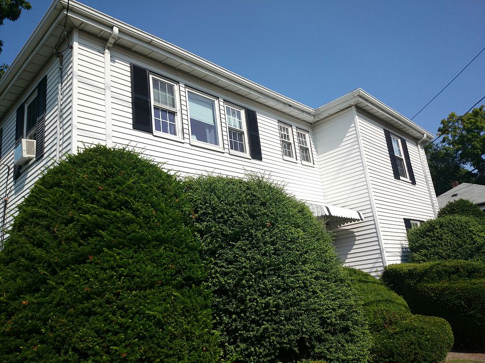 2nd image of 907 Adams St