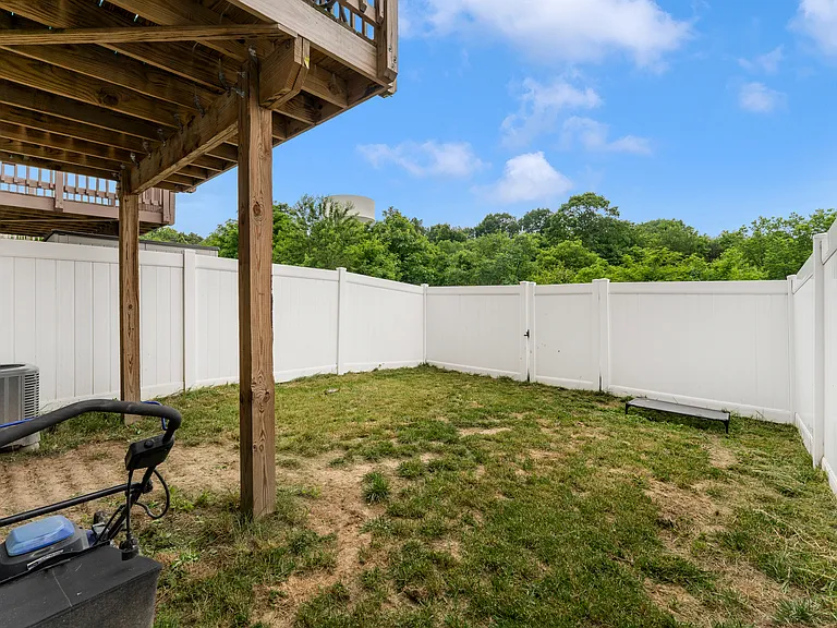 31 Moses Dr — Photo 16