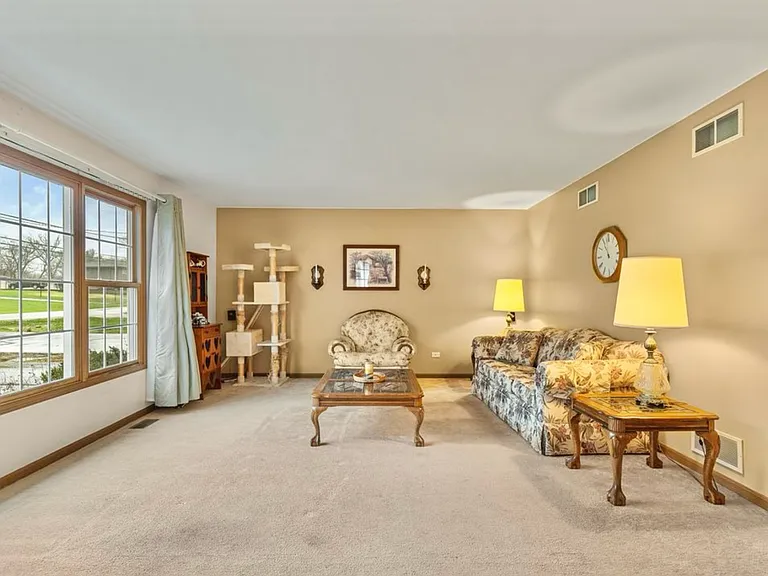 1248 S Lawler Ave — Photo 4