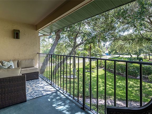 5th image of 910 E Causeway Blvd APT C18