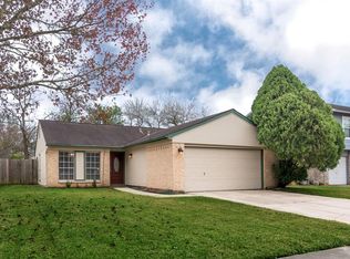 470 Woodrail Dr, Webster, TX 77598