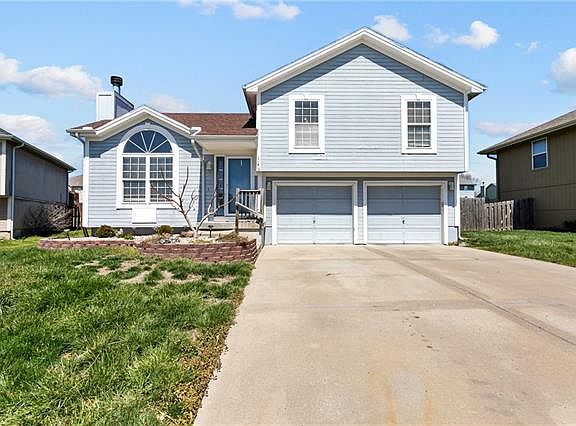 2nd image of 104 N Spinnaker Dr