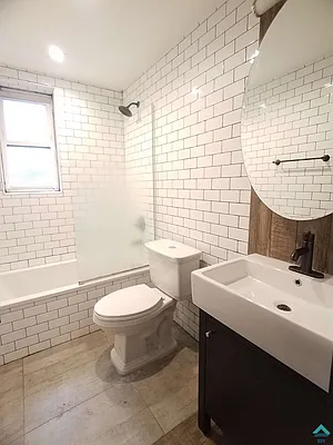 Rented by EXR | media 9