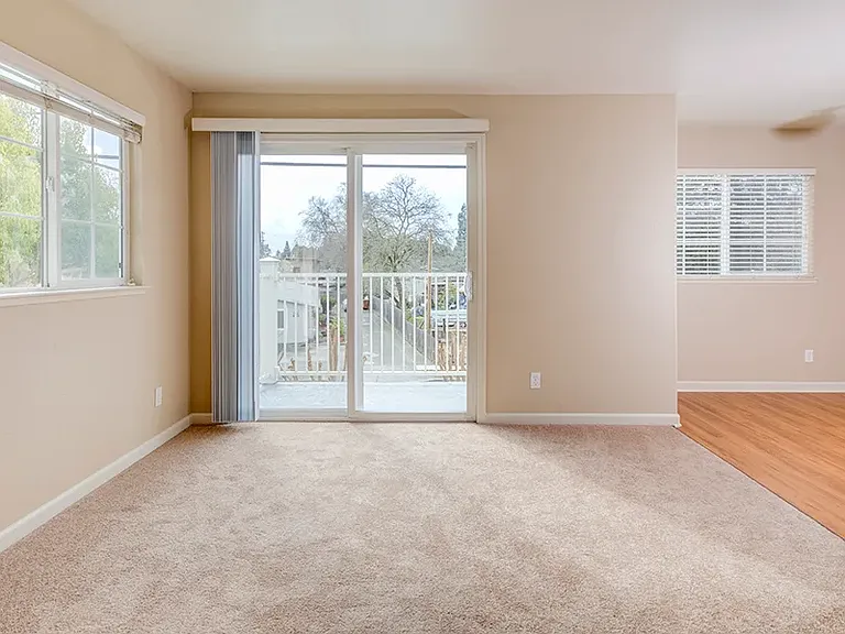 Lincoln Gardens Apartments — Photo 13