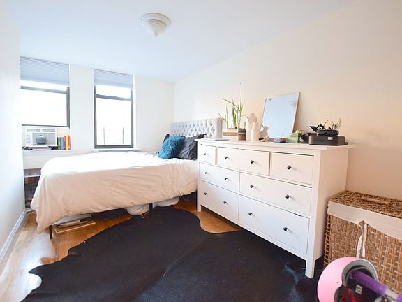 2nd image of 42 W 73rd St #4