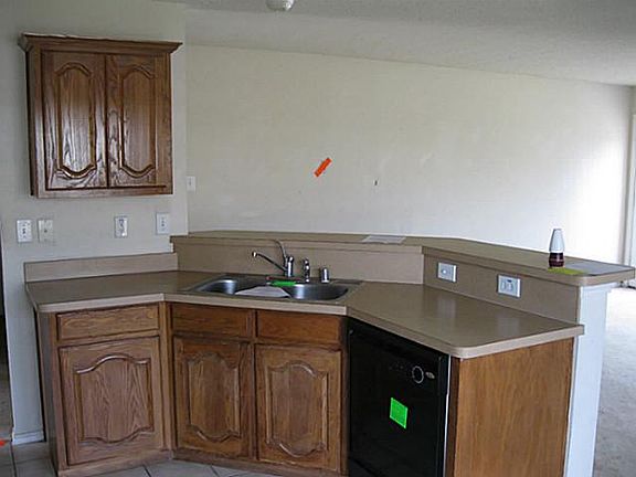 5th image of 605 Horseshoe Ct