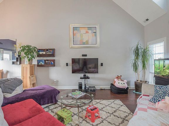 4th image of 135 Drema Ct