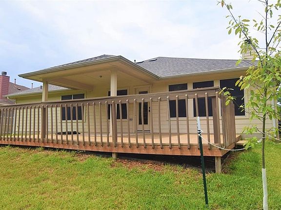 3rd image of 603 Plumbago Dr