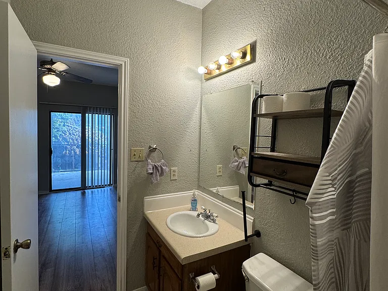 203 E 31st St #204 — Photo 26