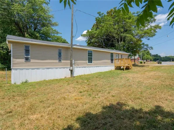 428 Thomas School Rd, Winston Salem, NC 27107