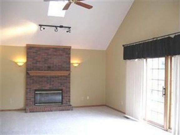 4th image of 700 Red Rock Dr