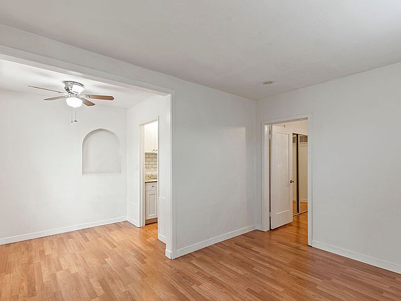 2nd image of 4025 La Salle St #4029