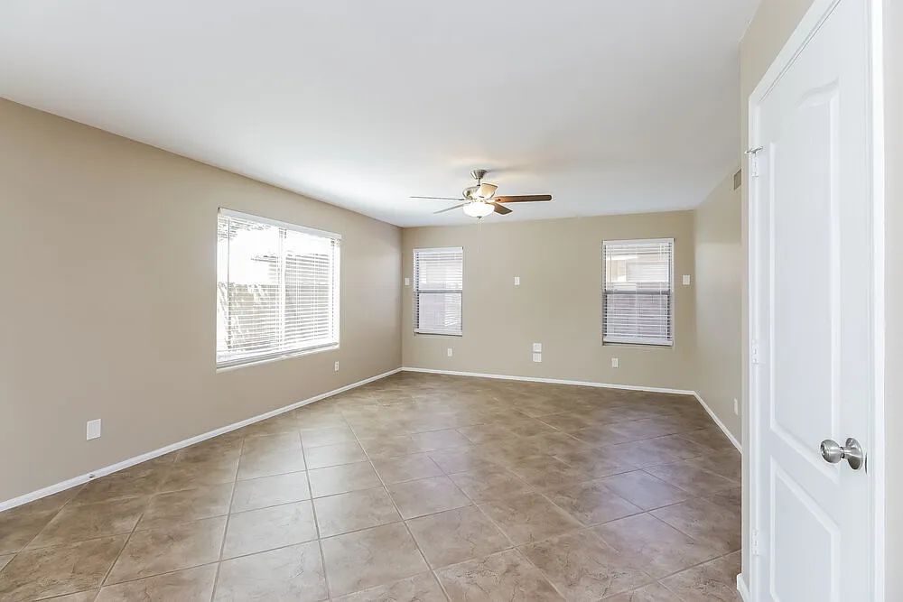 4 bed, 2.5 bath, 2109 sqft, $2,265 — Photo 4