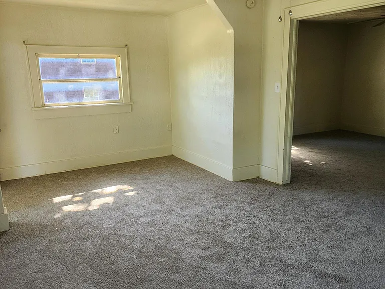 611 E College Ave — Photo 4