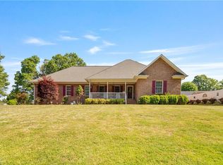 717 Westridge Dr, Pilot Mountain, NC 27041