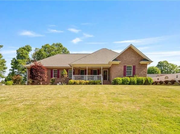 717 Westridge Dr, Pilot Mountain, NC 27041