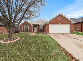 102 Adirondack Trl, Arlington, TX 76002