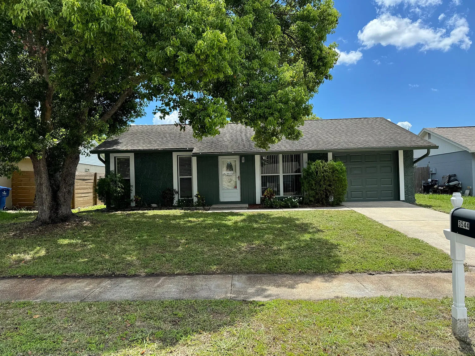 3 bed, 1022 sqft, $1,800 — Photo 1