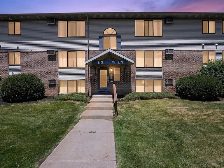 Lakeside Apartments — Photo 12