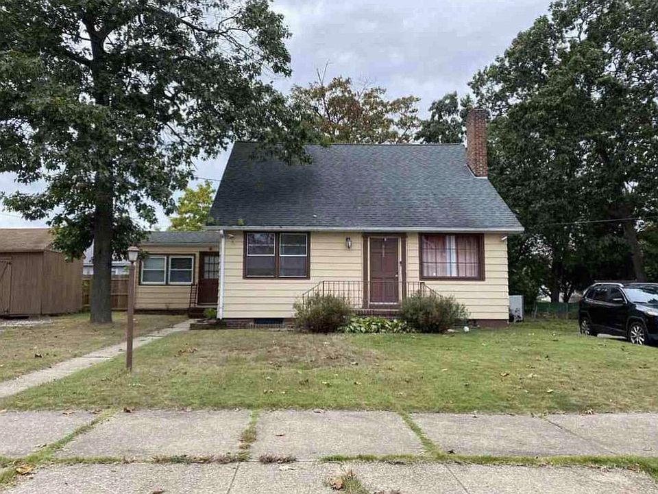 1st image of 902 6th St N