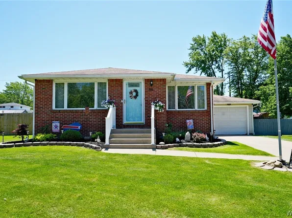 59 Christopher Dr, Buffalo, NY 14224