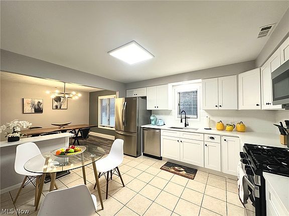 5th image of 7610 Royal Ridge Dr