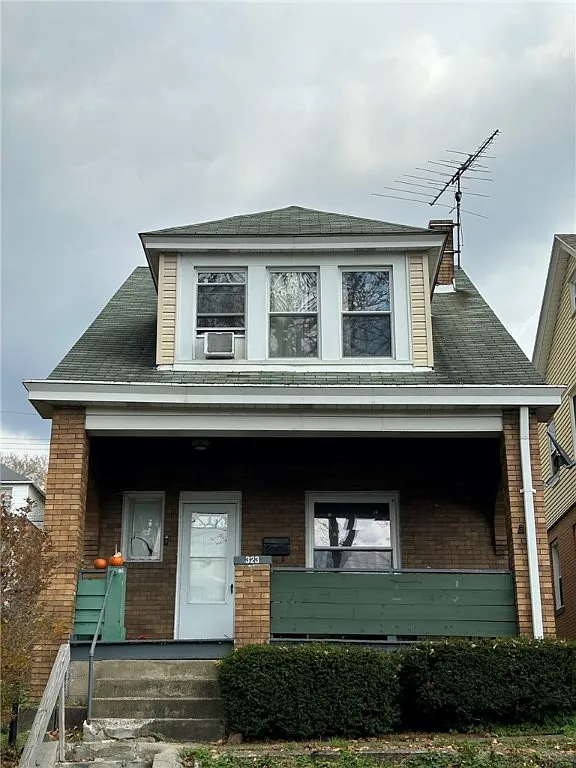323 Reifert St photo 1