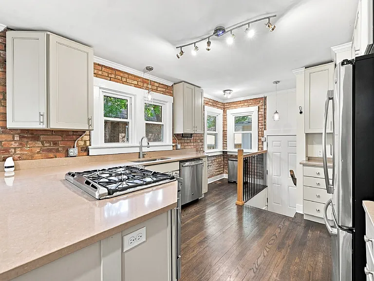 2630 N York St — Photo 11