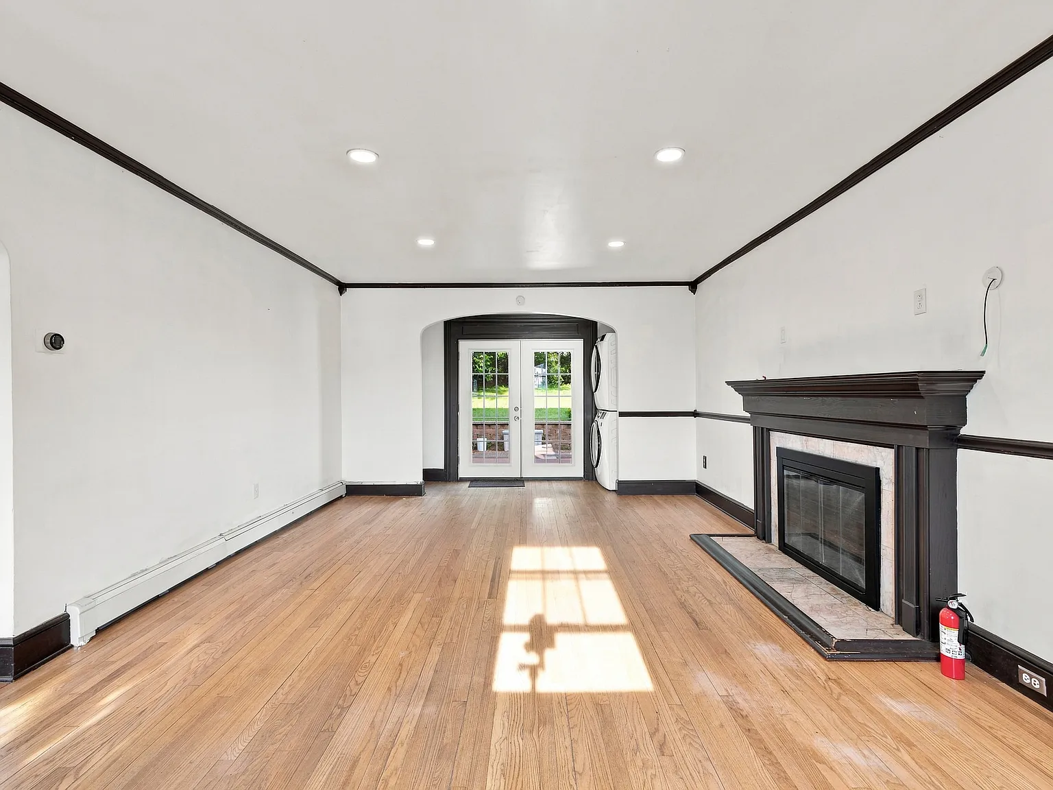 3 bed, 1.5 bath, 1671 sqft, $2,900 — Photo 2
