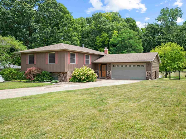 1038 N Country Ln, Peoria, IL 61604