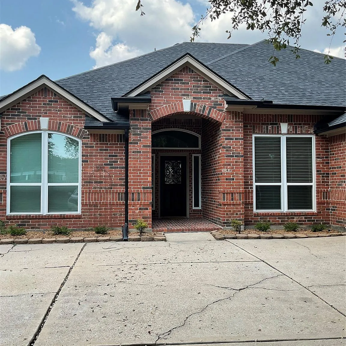 4 bed, 2.5 bath, 2626 sqft, $2,850 — Photo 2