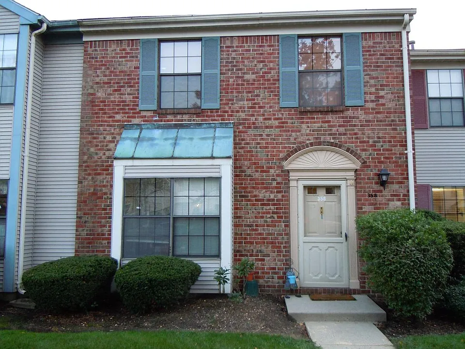 358 Bromley Pl