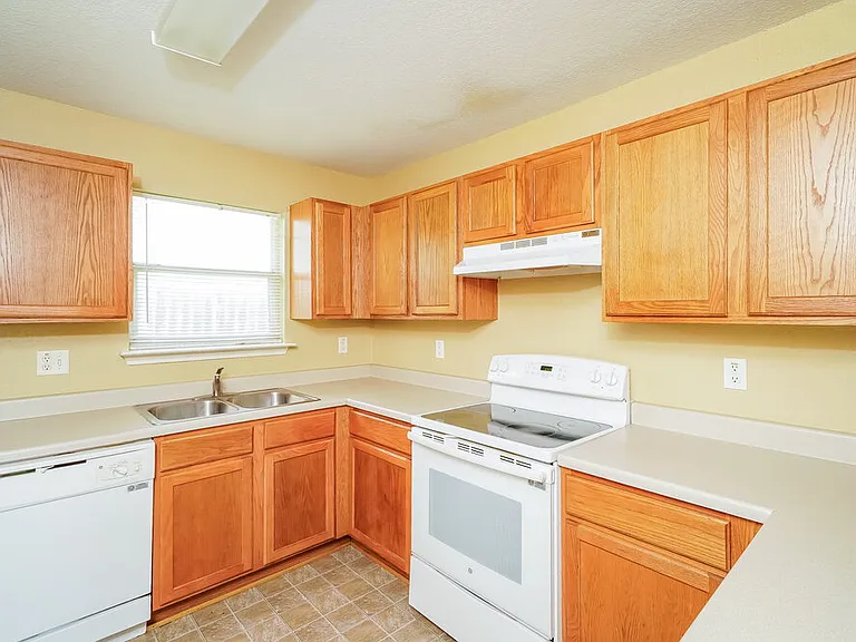 8007 Heights Valley — Photo 7
