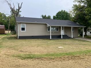 912 N Walnut St, Dexter, MO 63841