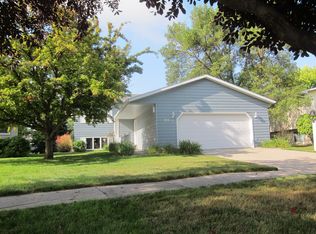 315 Windward Hills Ave, Grand Forks, ND 58201