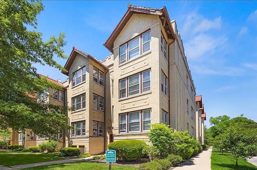 3 bed, 1175 sqft, $2,130 — Photo 1