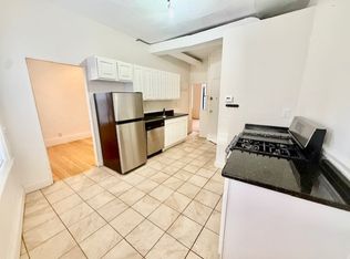 11 Charter St APT 2, Boston, MA 02113