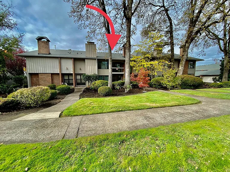 The only front-patio Townhouse in this 6-unit, East-facing building.
