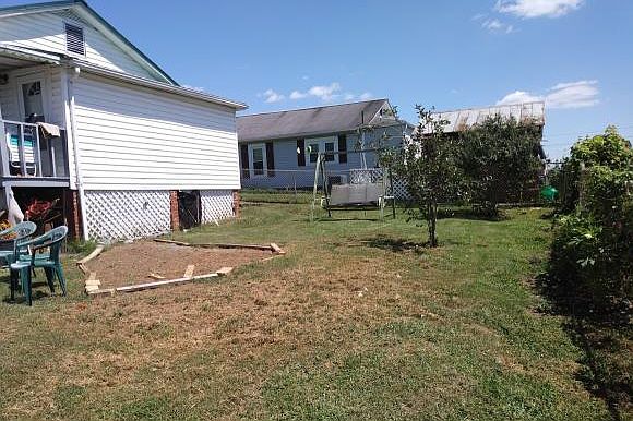 2nd image of 1517 Lake St