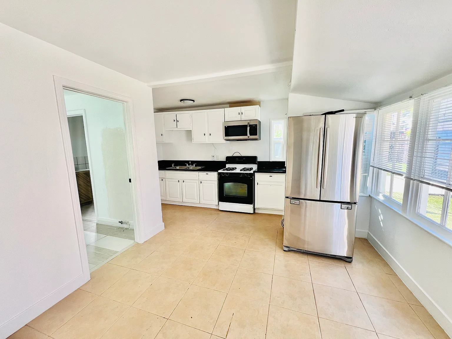 2 bed, 1.5 bath, 712 sqft, $2,700 — Photo 4