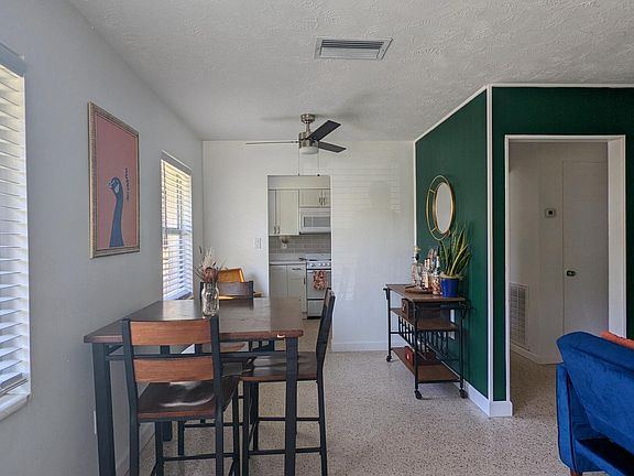 4th image of 2850 W Tamiami Cir