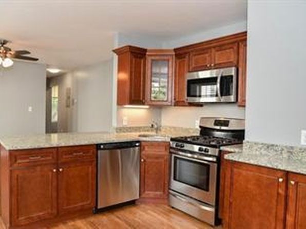 29 W Wyoming Ave #2L